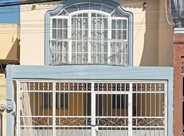 Casa · 196m² · 3 Recámaras · 2 Estacionamientos · Casa en Venta Paseos del Prado $2’180,000