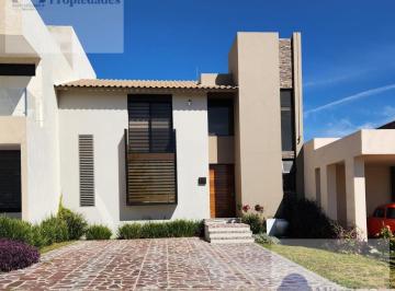 Casa · 4 Recámaras · 4 Estacionamientos · Casa en La Campiña