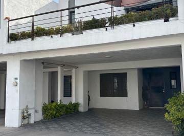 Casa de 4 habitaciones, San Luis Potosí · Casa en Venta en Privada con Amenidades en Jardines del Sur