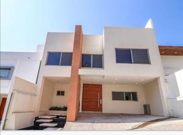 Casa de 3 habitaciones, Cuernavaca · Bonita Casa Dentro de Fraccionamiento en Zona Dorada