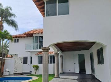 Casa de 4 habitaciones, Cuernavaca · Hermosa Casa en Zona Dorada con Vigilancia