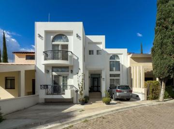Casa · 320m² · 4 Recámaras · 2 Estacionamientos · Casa en Venta en Pulgas Pandas