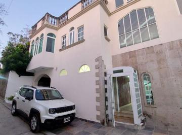 Casa de 6 habitaciones, Cuernavaca · Casa con Departamento Independiente y Consultorio. Gran Potencial