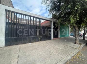 Casa · 150m² · 2 Recámaras · 2 Estacionamientos · Casa con Locales Comerciales en Venta en Moctezuma, Venustiano Carranza, Cdmx