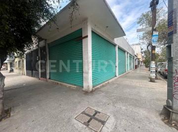 Casa · 150m² · 2 Recámaras · 2 Estacionamientos · Casa con 4 Locales Comerciales Anexos, a 660 m de Terminal 1 Aicm