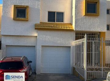 Casa de 3 habitaciones, Chihuahua · En Venta Casa Muy Cerca Fashion Mall