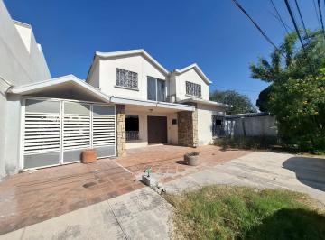 Casa · 323m² · 4 Recámaras · 3 Estacionamientos · Casa en Venta Colonia Libertad Guadalupe