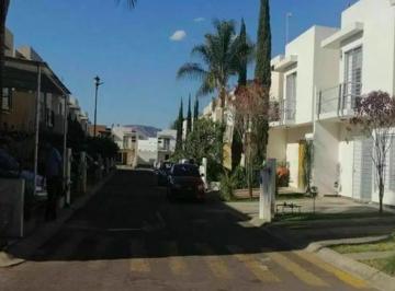 Casa de 3 habitaciones, Zapopan · Aprovecha! Remato Casa en Col. Jardines de Las Fuentes a 15 Min de Wlamart Calandrias en Jalisco