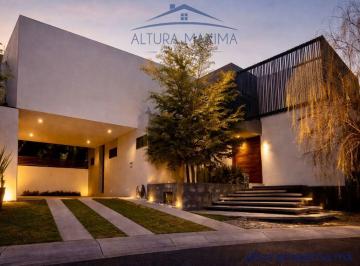 Casa de 4 habitaciones, Zapopan · Casa en Venta Mitica Residencial Zona Real Zapopan