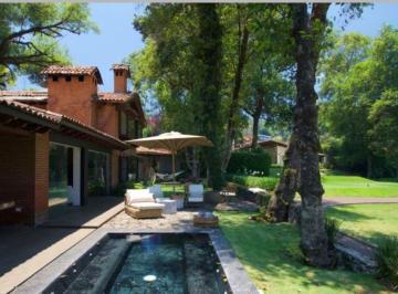 Casa de 3 habitaciones, Valle de Bravo · Casa Amueblada Club de Golf Avandaro