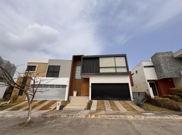 Casa en condominio · 302m² · 2 Estacionamientos · Casa Amueblada en Punta Tiburon