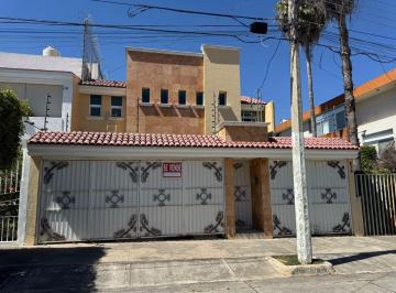 Casa de 3 habitaciones, Zapopan · Casa en Venta con Jardín Autónoma de Guadalajara.