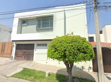 Casa de 3 habitaciones, León · Casa en Venta, Colonia Valle del Campestre, por Remate, Excelente Oportunidad de Inversión