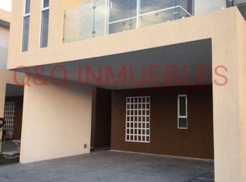 Casa · 200m² · 2 Estacionamientos · Casa en Renta Amueblada en Crystal Lagoons en Apodaca, N. L.