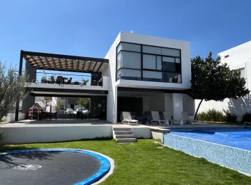 Casa · 5 Recámaras · 2 Estacionamientos · Casa - Zákia