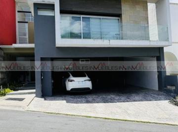 Casa · 427m² · 3 Recámaras · 3 Estacionamientos · Casa en Venta en Lagos del Vergel