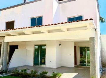 Casa en condominio de 3 habitaciones, Cuernavaca · Casa con 140 m² de Superficie de Terreno y 3 Habitaciones en Venta en Lomas de La Herradura