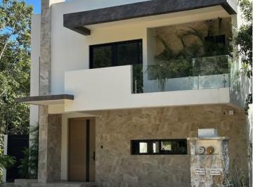 Casa · 438m² · 3 Recámaras · 2 Estacionamientos · Increible Casa Nueva y Lujosa / Incredible, New And Luxurious Home