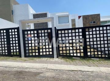 RCR26030609CAA
Casa en renta en Fraccionamiento Real de Juriquilla, ideal para f · Casa Renta Real de Juriquilla