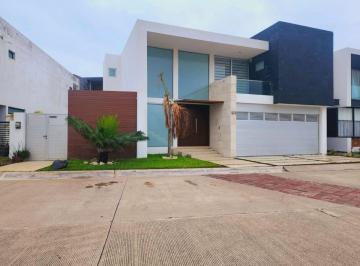 Casa de 3 habitaciones, Alvarado · Casa en Venta con Amplio Jardin y Alberca Punta Tiburon