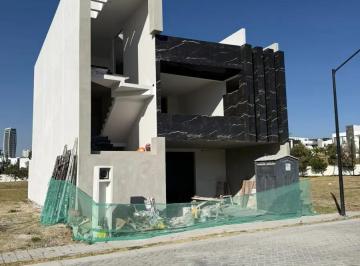 1 · Casa en Venta en Puebla Lomas de Angelópoli 4 Recámaras en Parque Alvea