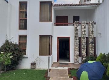 Facha Principal · Casa con Doble Potencial de Inversión a Minutos del Centro Histórico.
