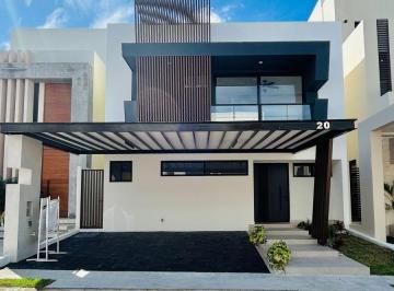 Casa · 303m² · 4 Recámaras · 2 Estacionamientos · Via Cumbres: Casa Nueva y Lujosa / New And Luxurious Home