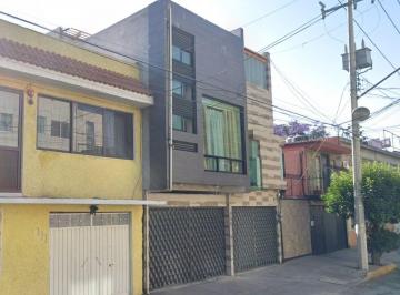 Casa de 6 habitaciones, Venustiano Carranza · Casa en Venta en Oriente 148, Colonia Moctezuma
