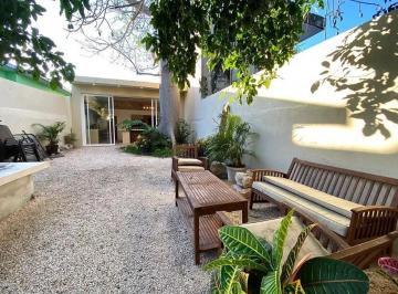 b840698afc50495e367d9544053c6c89eb286eebb8666b16fa6d7ef49a473a53 · Casa en Venta - Zona Centro