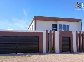 Casa · 380m² · 6 Recámaras · 2 Estacionamientos · Casa en Venta en Col. Las Huertas Durango