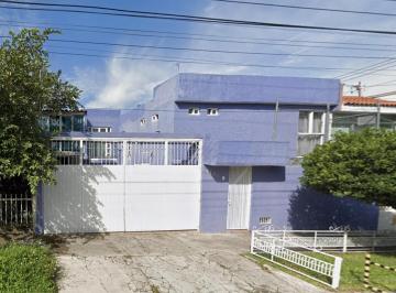 Casa de 4 habitaciones, Zapopan · Amplia Casa en Remrate a 1o Min de Plaza del Sol en Jalisco