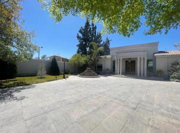 Casa · 701m² · 3 Recámaras · 8 Estacionamientos · Residencia de Lujo en Exclusivo Fraccionamiento Al Norte