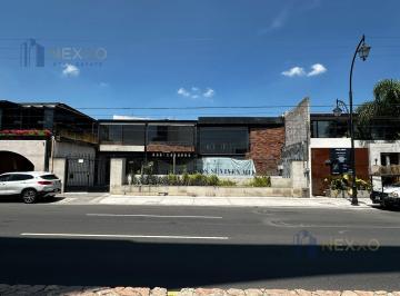 Local comercial · 582m² · 8 Estacionamientos · Local en Renta Calzada de Los Arcos 23
