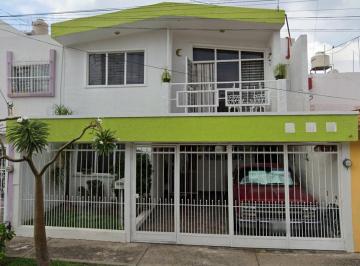 Casa de 4 habitaciones, Guadalajara · Casa en Venta en Jardines del Country, Guadalajara, Jalisco.