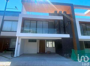 Casa · 294m² · 3 Recámaras · 2 Estacionamientos · Casa Nueva de 3 Niveles en Parque Campeche, Lomas de Angelopolis Cascatta