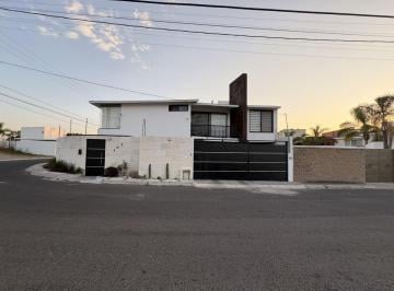 Casa de 6 habitaciones, Querétaro · Venta Casa en Juriquilla, Villas del Meson, Nueva Moderna. Excelente Precio