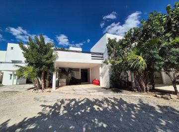 Casa de 3 habitaciones, Mérida · Casa en La Playa en Venta F - 2120, 3 Rec. Wayak San Benito $15,000,000 m. N