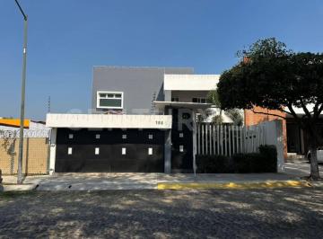 Casa · 423m² · 4 Recámaras · 2 Estacionamientos · Casa en Venta Av Diamantes con Alberca