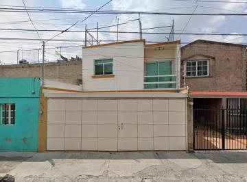 Casa de 3 habitaciones, Guadalajara · Casa en La Guadalupana en Remate