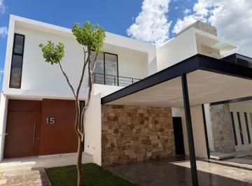 Casa de 4 habitaciones, Mérida · Casa en Venta Merida Privada Exclusiva Zona Norte 4 Recámaras Alberca