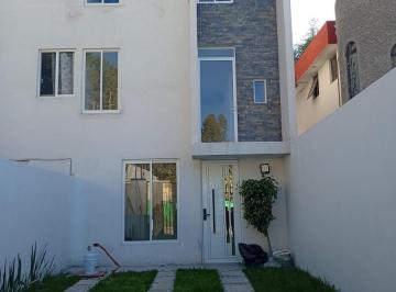 Casa · 115m² · 3 Recámaras · 2 Estacionamientos · Casa en Venta en Xilotzingo