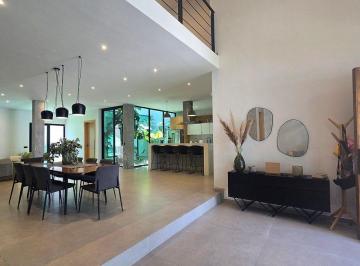 Casa de 3 habitaciones, Monterrey · Casa en Venta en Carretera Nacional