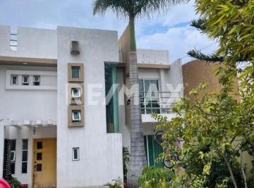 Casa de 3 habitaciones, Corregidora · Venta Casa en Tejeda, Av Amsterdam, Corregidora