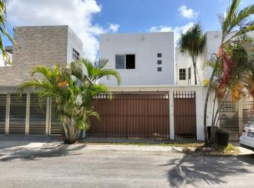 Casa de 3 habitaciones, Benito Juárez · Casa en Venta en Cancún 3 Recámaras | Huayacán | Residencial Isla Azul | Seguridad 24/7 | $3,100,000