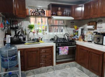 Casa · 237m² · 4 Recámaras · 2 Estacionamientos · Casa en Venta en Ciudad Azteca 1ra. Sección, Edo. de Méx.
