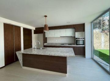 Casa · 271m² · 3 Recámaras · 2 Estacionamientos · Casa en Venta en Zerezotla