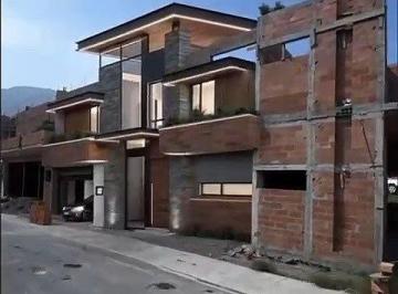 Casa de 5 habitaciones, Monterrey · Casa en Venta en Carretera Nacional