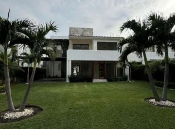 Casa de 4 habitaciones, Emiliano Zapata · Villa de Lujo con Vista Al Lago – Precio de Oportunidad