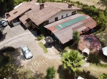 Villa de 6 habitaciones, Valle de Bravo · Villa con 3 Cabañas Una Joya en Medio de un Bosque Natural