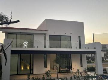 Casa de 4 habitaciones, Emiliano Zapata · Casa Sobre Fairway en Paraiso Country Club